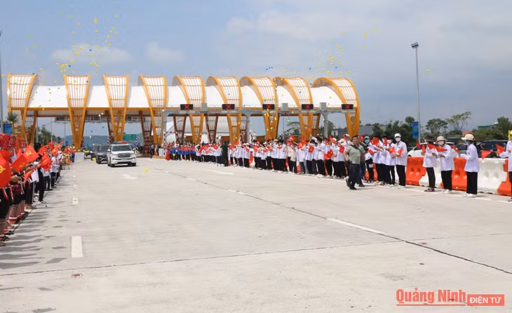 Từ 15h ngày 1/9, các phương tiện giao thông đã có thể di chuyển trên tuyến cao tốc Vân Đồn – Móng Cái và ngược lại.