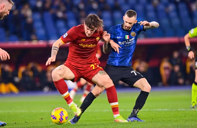 Inter Milan và AS Roma tạo nên trận cầu tâm điểm của Serie A.