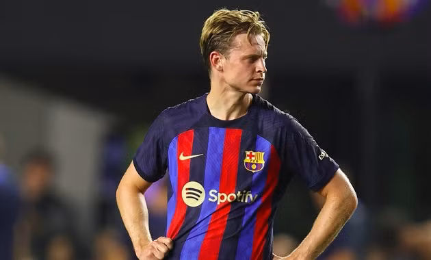 De Jong nhiều khả năng sẽ ở lại Barca trong mùa giải này.