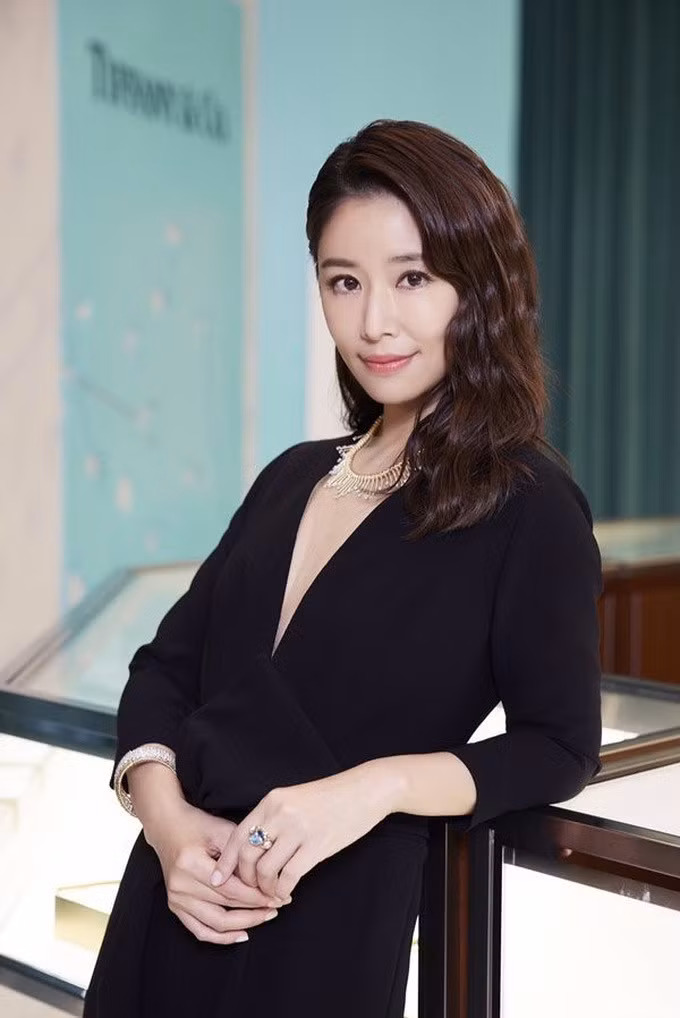 Lâm Tâm Như còn là gương mặt đại diện cho nhiều nhãn hàng cao cấp (Ảnh: Sina).