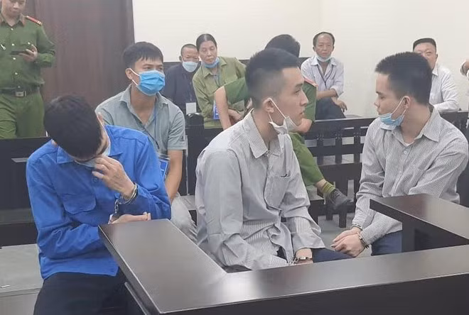 Các bị cáo tại phiên toà.