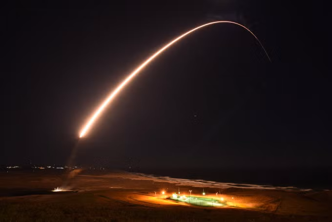 Mỹ phóng thử tên lửa đạn đạo xuyên lục địa Minuteman III hôm 23/2. Ảnh: Reuters.