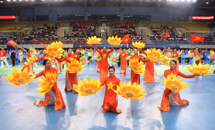 Văn nghệ chào mừng Hội thao.