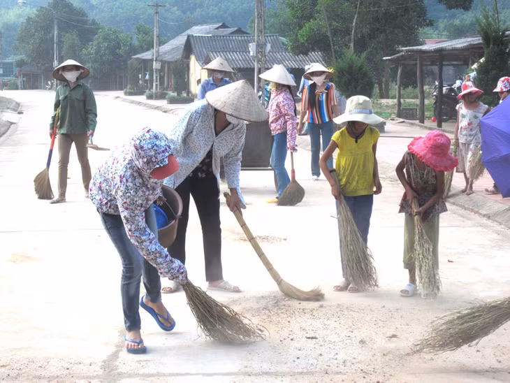 Người dân xã Minh Cầm tích cực tham gia ngày 