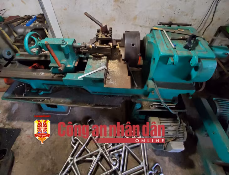 Máy móc, thiết bị các đối tượng sử dụng để chế tạo, cải tạo các loại súng bắn đạn bị, đạn thể thao thành súng có tính năng tương tự vũ khí quân dụng.