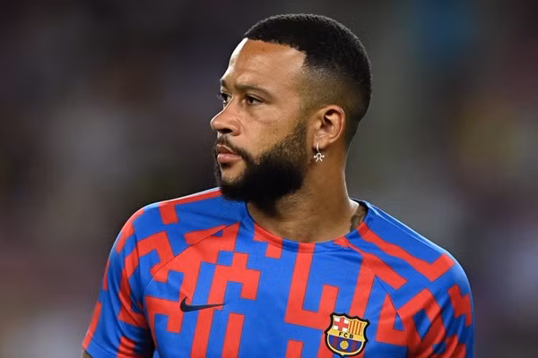  Depay tiếp tục chơi cho Barca.