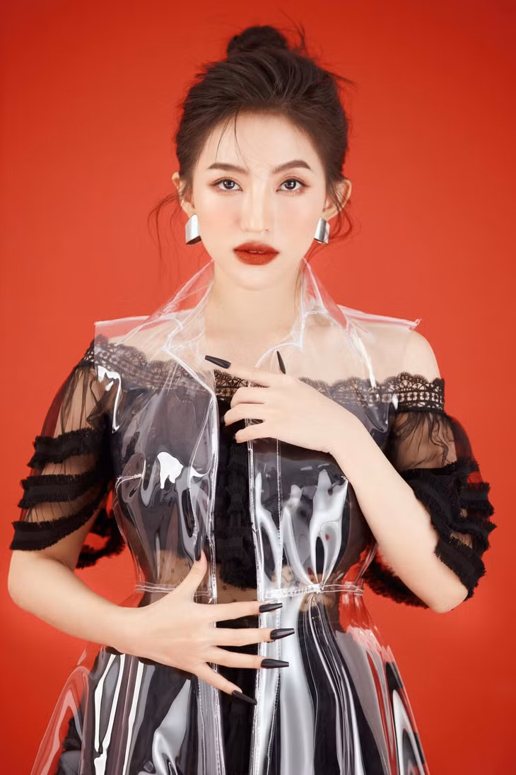 Khanh Thy hat quen loi anh 3