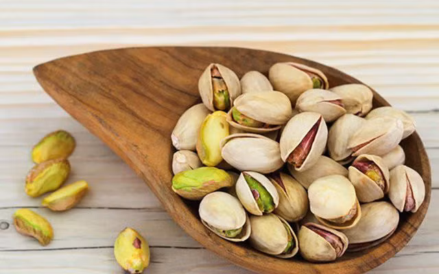 Hạt dẻ cười là một nguồn cung cấp chất béo không bão hòa đa.