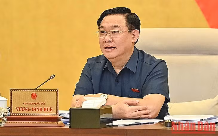 Chủ tịch Quốc hội Vương Đình Huệ phát biểu ý kiến tại phiên họp xem xét thông qua dự thảo Nghị quyết về phân loại đô thị và đơn vị hành chính. (Ảnh: Duy Linh)