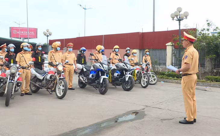 Đội Cảnh sát giao thông số 2 ra quân tuần tra, kiểm soát, đảm bảo an ninh trật tự, an toàn giao thông.