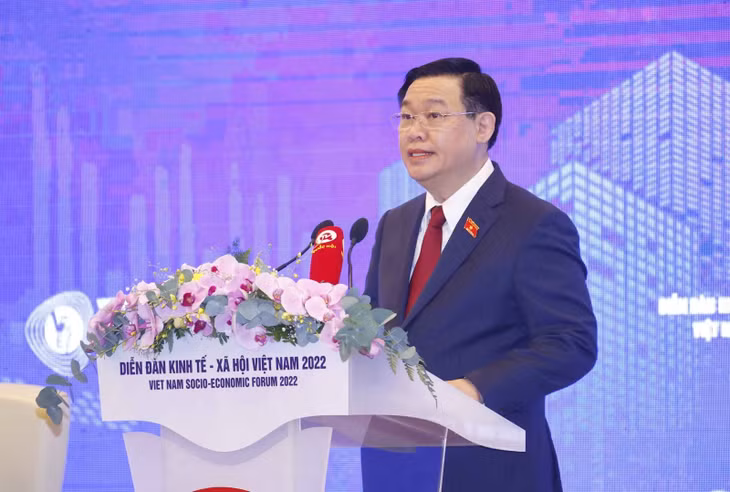 Đồng chí Vương Đình Huệ, Ủy viên Bộ Chính trị, Chủ tịch Quốc hội phát biểu khai mạc Diễn đàn kinh tế - Xã hội Việt Nam 2022. Ảnh: Doãn Tấn/TTXVN.