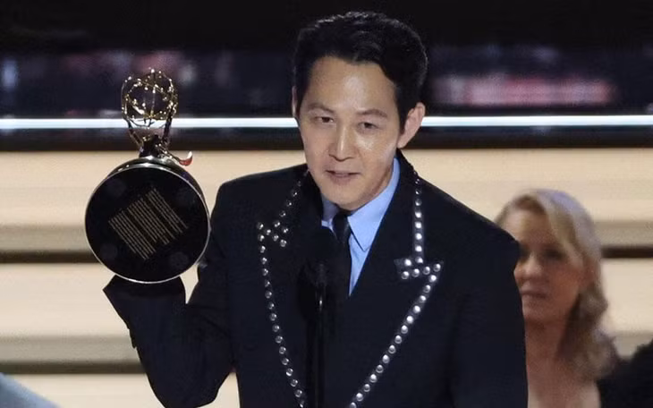 Lee Jung-jae tại lễ trao giải Emmy. (Ảnh: The star)