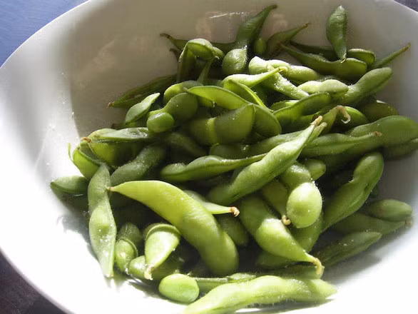 Thực hư đậu nành làm nữ hóa đàn ông, nguy cơ gây ung thư - Ảnh 1.