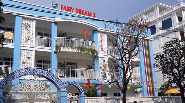 Tam dinh chi giao vien mam non nghi co hanh vi bao luc voi tre hinh anh 1