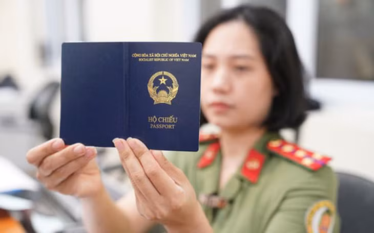 Từ 15/9, bổ sung thông tin “Nơi sinh” vào hộ chiếu mẫu mới ảnh 1 Từ 15/9, bổ sung thông tin “Nơi sinh” vào hộ chiếu mẫu mới ảnh 1
