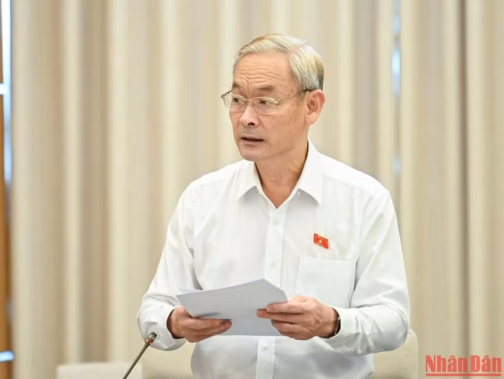 Chủ nhiệm Ủy ban Tài chính, Ngân sách của Quốc hội Nguyễn Phú Cường trình bày báo cáo về dự thảo Kế hoạch giám sát chi tiết.