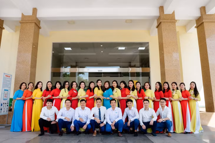 Các hội viên Chi hội Điều dưỡng Bệnh viện Bãi Cháy.