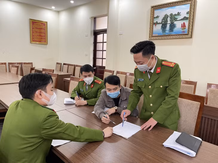 Công an TP Hạ Long bàn phương án triển khai nhiệm vụ.