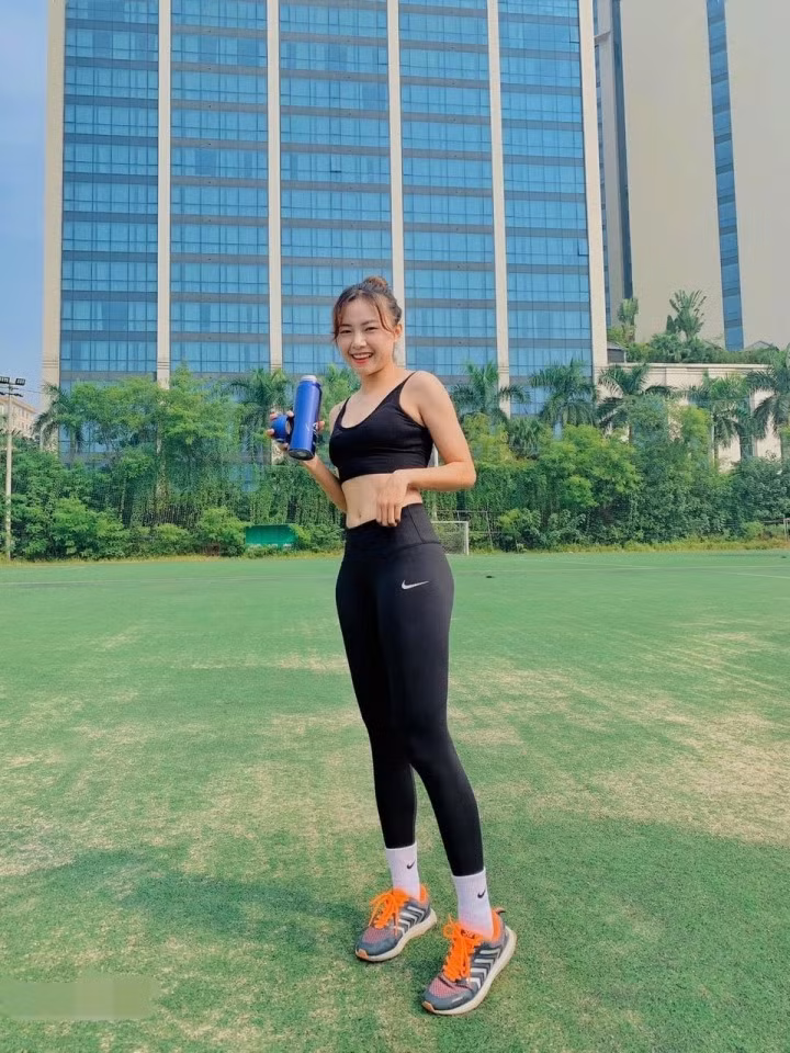 Thỉnh thoảng, Thảo Anh cũng diện những bộ trang phục thể thao khoẻ khoắn.