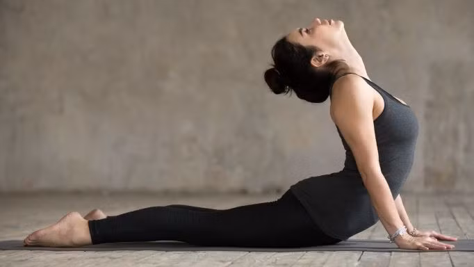 Tập yoga là một cách kiểm soát căng thẳng ngăn ngừa cơn đau dạ dày.