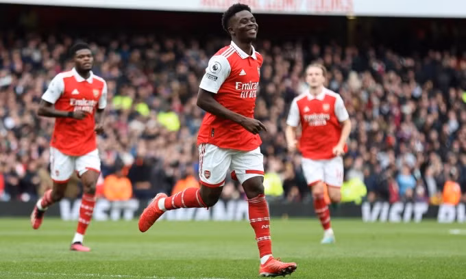 Arsenal sớm giữ chân Saka để tránh sự nhòm ngó từ các đội khác. Ảnh: Reuters
