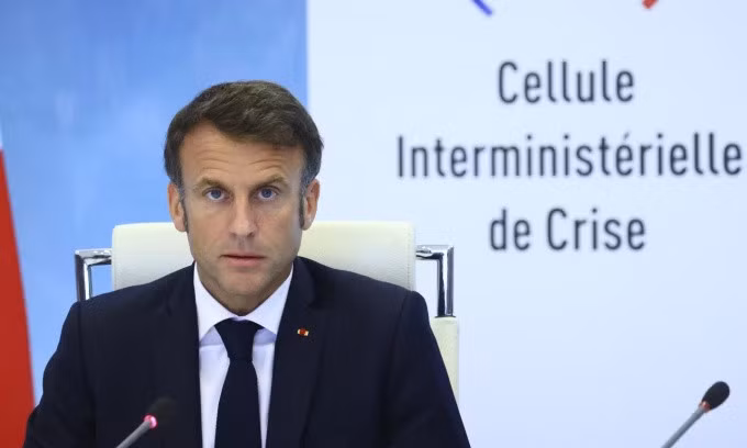 Tổng thống Pháp Emmanuel Macron phát biểu tại Bộ Nội vụ ở Paris ngày 30/6. Ảnh: AP