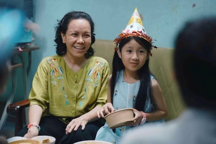 Phim có Việt Hương khó thu 100 tỷ đồng.