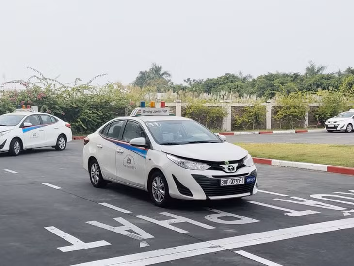 Thời gian tối đa khóa học lái ô tô được quy định hiện nay là không quá 90 ngày.