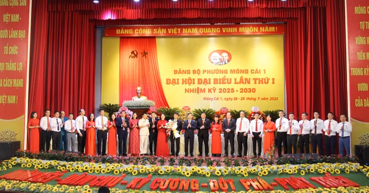 Ban Chấp hành Đảng bộ phường Móng Cái 1 lần thứ I, nhiệm kỳ 2025 - 2030, ra mắt.