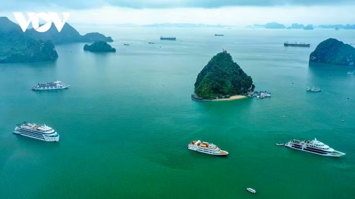 Sau 9 tháng năm 2025, Quảng Ninh đã đón 17,11 triệu lượt khách, hoàn thành 2/3 kế hoạch năm.