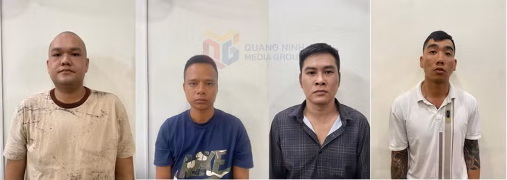Từ trái qua phải là 4 đối tượng: Tùng, Trường, Vinh, Sơn tại Cơ quan Công an. 