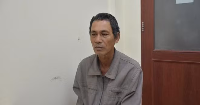 Bị can Dương Văn Tạo tại cơ quan điều tra, khai nhận hành vi đâm bạn trong cuộc nhậu. Ảnh: Công an cung cấp
