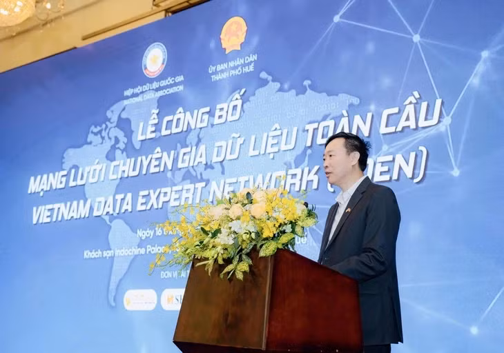 Thiếu tướng Nguyễn Ngọc Cương, Giám đốc Trung tâm Dữ liệu quốc gia, Phó chủ tịch Hiệp hội Dữ liệu quốc gia, nói rằng mạng lưới là đội ngũ "kỹ sư" ngưởi Việt giỏi để "khai thác mỏ dầu mới của thế kỷ 21" - Ảnh: LÊ ĐÌNH HOÀNG