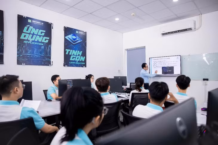 Học viện Công Nghệ Thông Tin - Hướng Nghiệp Á Âu là đơn vị đào tạo lập trình uy tín