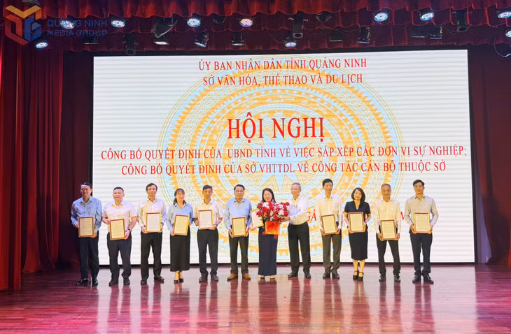 Lãnh đạo 