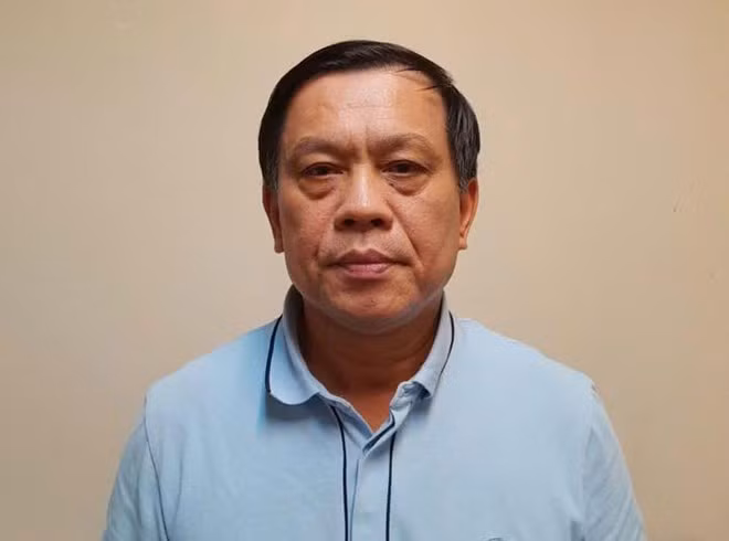 Cựu Thứ trưởng Nguyễn Bá Hoan bị bắt tạm giam để điều tra hành vi nhận hối lộ. Ảnh: Bộ Công an
