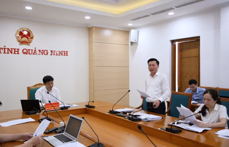 Đại diện các sở, ngành, đơn vị phát biểu đóng góp ý kiến tại cuộc họp.