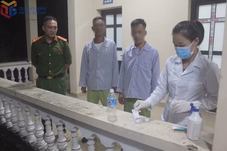 Cơ sở thường xuyên tổ chức rà soát, test nhanh chất ma túy trong cơ thể người cai nghiện. (Ảnh cơ sở cung cấp)