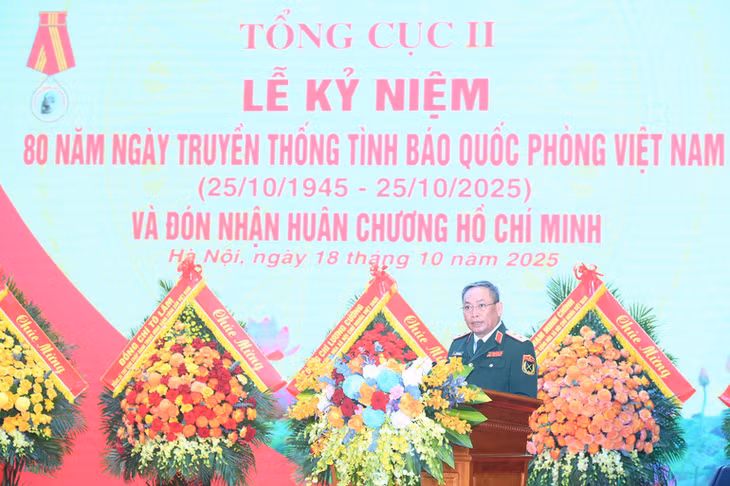Trung tướng Trần Công Chính, Tổng cục trưởng Tổng cục II (Bộ Quốc phòng) trình bày diễn văn tại lễ kỷ niệm. (Ảnh: ĐĂNG KHOA)