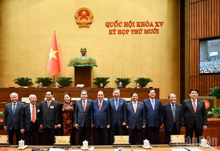 Các đồng chí lãnh đạo, nguyên lãnh đạo Đảng, Nhà nước tại phiên khai mạc Kỳ họp thứ 10, Quốc hội khóa XV. (Ảnh: DUY LINH)