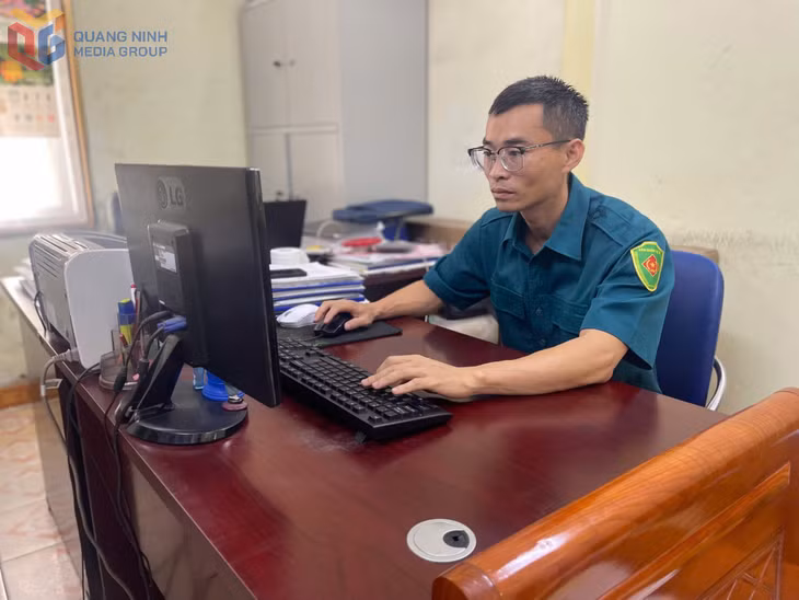 Để hoàn thành tốt nhiệm vụ được giao, anh Vũ Văn Phượng luôn chủ động tìm tòi, học tập thông qua đồng nghiệp, cũng như mạng Internet.