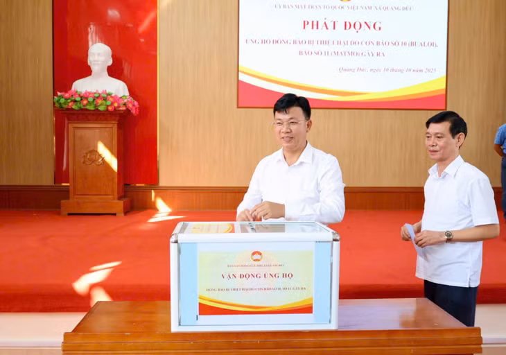 Ủy ban MTTQ Việt Nam xã Quảng Đức tiếp nhận trên 177 triệu đồng ủng hộ đồng bào các tỉnh bị thiệt hại do bão số 10, 11.