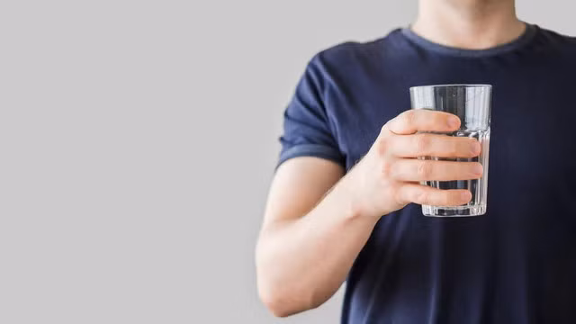 Nước rất cần thiết cho hầu hết mọi chức năng trong cơ thể.