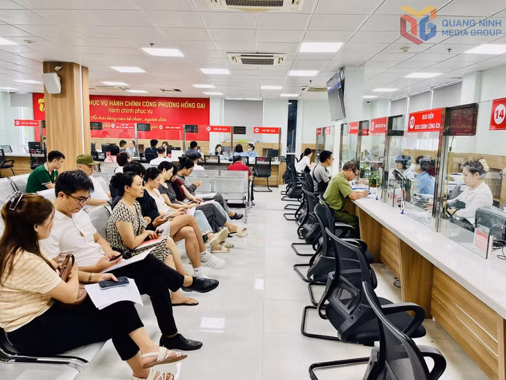 Nhiều thủ tục "phi địa giới" đã được triển khai tại Trung tâm Phục vụ hành chính công phường Hồng Gai.