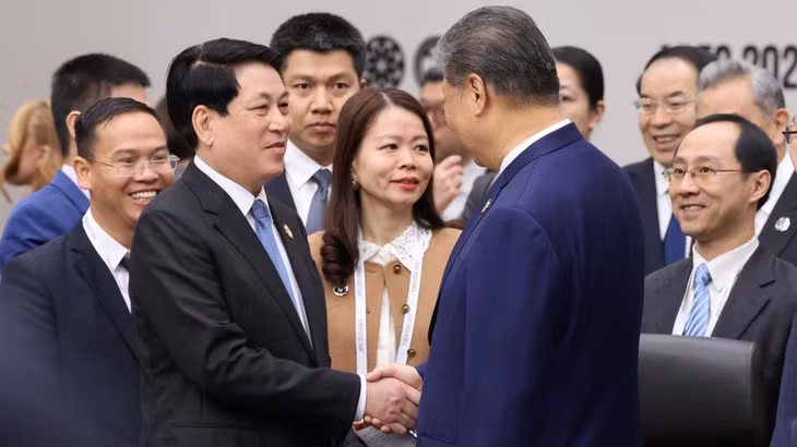 Chủ tịch nước Lương Cường gặp Tổng Bí thư, Chủ tịch nước Trung Quốc Tập Cận Bình trong khuôn khổ Hội nghị APEC 2025 tại Hàn Quốc. (Ảnh: TTXVN)