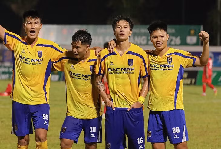 Nguyễn Văn Đạt (số 16) là cựu cầu thủ U23 Việt Nam năm 2019 - Ảnh: CLB BẮC NINH