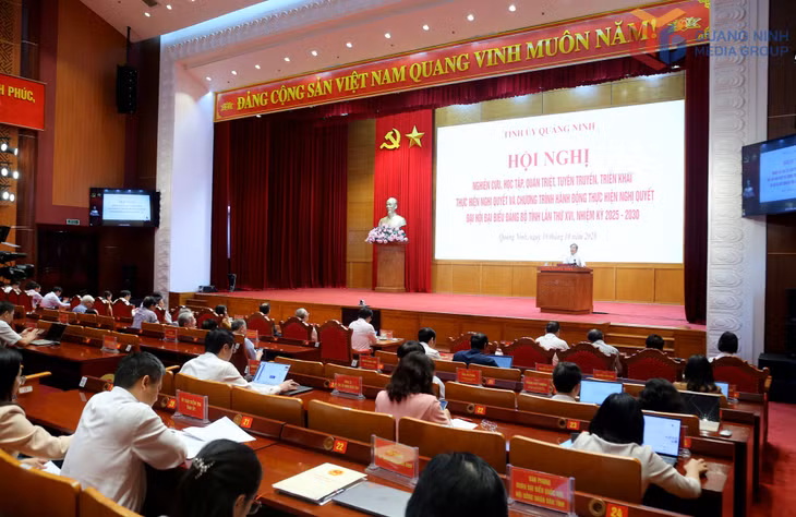 Hội nghị nghiên cứu, học tập, quán triệt, tuyên truyền, triển khai thực hiện Nghị quyết và Chương trình hành động thực hiện Nghị quyết Đại hội XVI của Đảng bộ tỉnh. Ảnh chụp tại Trung tâm Tổ chức hội nghị tỉnh
