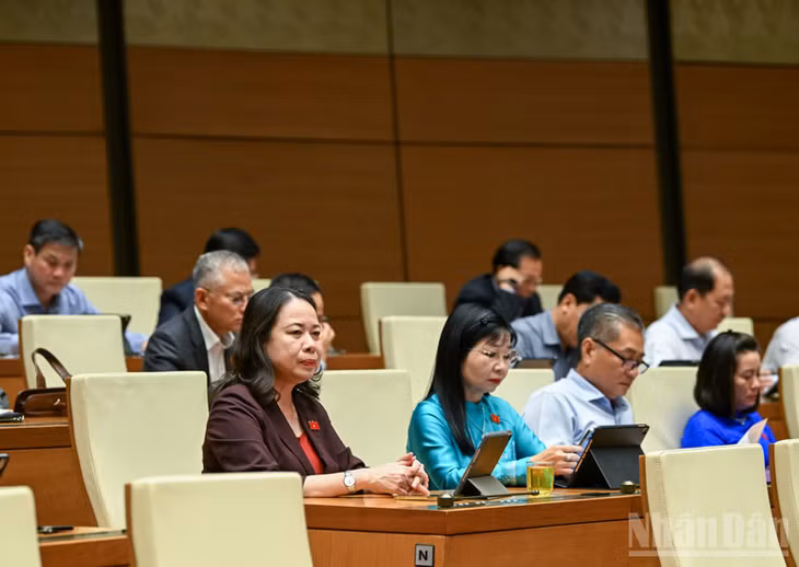 Các đại biểu dự phiên họp. (Ảnh: DUY LINH)