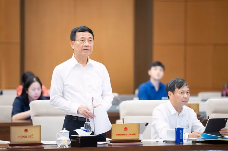 Bộ trưởng Khoa học và Công nghệ Nguyễn Mạnh Hùng trình bày Tờ trình dự án Luật. (Ảnh: DUY LINH)