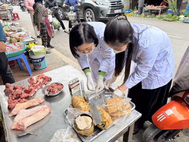 Bộ trưởng Đào Hồng Lan cho hay, để nâng cao hiệu quả quản lý an toàn thực phẩm, Bộ Y tế đang phối hợp với các Bộ, ngành và đơn vị liên quan để hoàn thiện hệ thống pháp luật và siết chặt chế tài xử phạt.